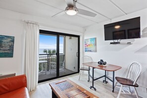 Una televisión, un reproductor de DVD