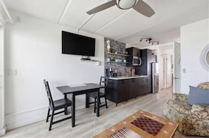 Interior - Beacher's Oceanfront Balcony Suite with onsite Front Desk and Staff (St. Augustine)
