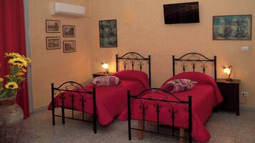 Quadruple Room | Free WiFi, bed sheets