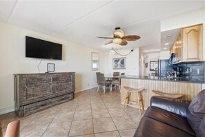 TV, DVD player - Beacher's Oceanfront Balcony Suite with Onsite Front desk and staff (St. Augustine)