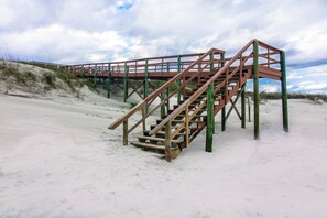 Unclassified image, 5 of 23, button