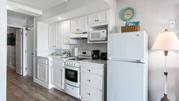 Fridge, microwave, oven, coffee/tea maker