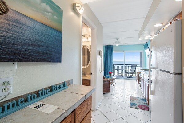 Interior - Beacher's Oceanfront Balcony Suite with Onsite Front desk and staff (St. Augustine)