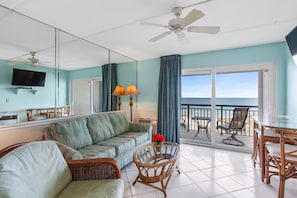 TV, DVD player - Beacher's Oceanfront Balcony Suite with Onsite Front desk and staff (St. Augustine)
