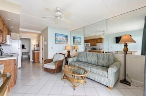 TV, DVD player - Beacher's Oceanfront Balcony Suite with Onsite Front desk and staff (St. Augustine)