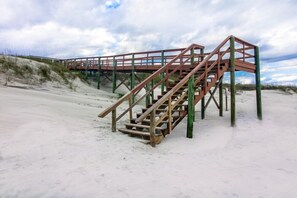 Unclassified image, 5 of 22, button