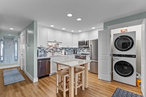Fridge, microwave, oven, stovetop - Luxurious Oceanfront Condo-Pool-Keyless Checkin-Complete Renovation RR Host (Carolina Beach)