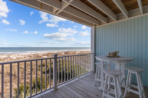 Luxurious Oceanfront Condo-Pool-Keyless Checkin-Complete Renovation RR Host