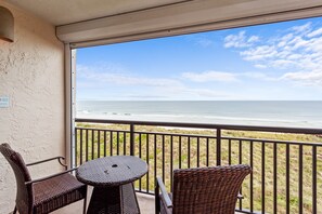 Outdoor dining - Beacher's Oceanfront Balcony Suite with Onsite Front desk and staff (St. Augustine)