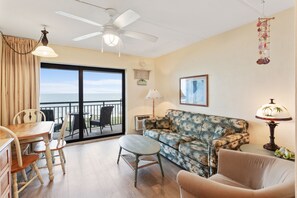 TV, DVD player - Beacher's Oceanfront Balcony Suite with Onsite Front desk and staff (St. Augustine)