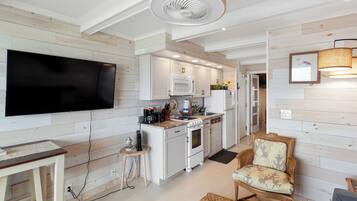 Refrigerador, microondas, horno y lavavajillas