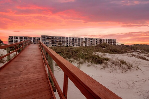 Property grounds - Beacher's Oceanfront Balcony Suite with Onsite Front desk and staff (St. Augustine)
