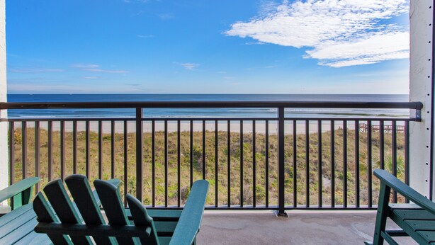 A balcony with a view of the ocean and beach vegetation. - Beacher's Oceanfront Balcony Suite with Onsite Front desk and staff (St. Augustine)