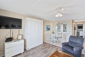 Een televisie en een dvd-speler