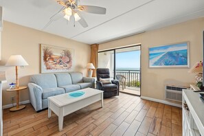 テレビ、DVD プレーヤー