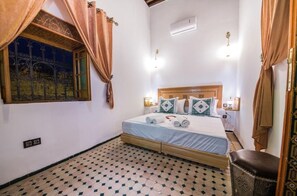 ห้องอีโคโนมีดับเบิล | เตารีด/โต๊ะรีดผ้า, เปล/เตียงเด็กอ่อน (ฟรี), เตียงเสริม/เปล, Wi-Fi ฟรี