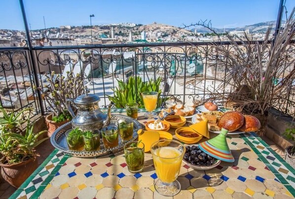 Petit déjeuner composé de spécialités régionales compris tous les jours