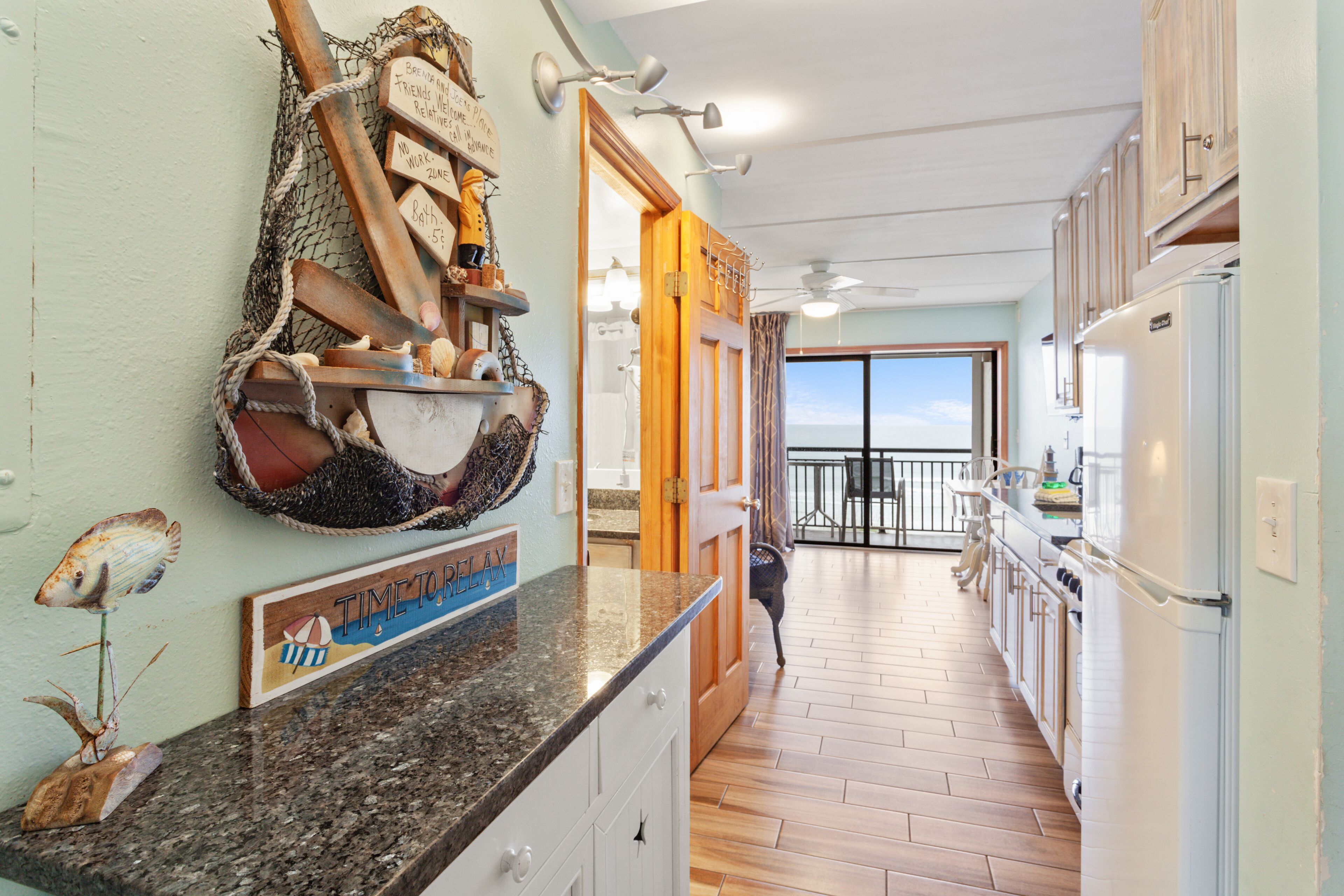 Fridge, microwave, oven, coffee/tea maker