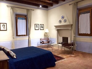 Deluxe dubbelrum (2 Adults) | Duntäcken, barnsängar och extrasängar