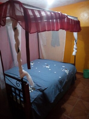 Single Room | Desk, blackout drapes, bed sheets - Zombewood Hotel (Kitui)