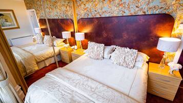 2 bedrooms, iron/ironing board, travel cot, WiFi