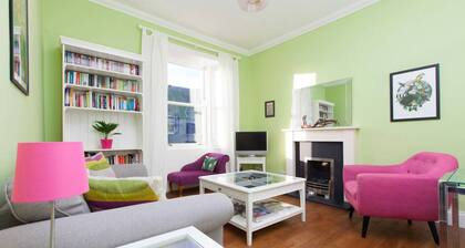 Bright and Modern Causewayside Apartment