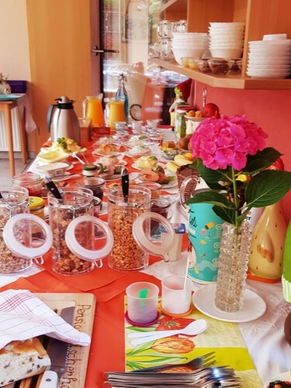 Daily buffet breakfast for a fee