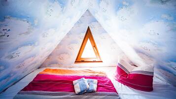 Studio | Tempur-Pedic beds, individually decorated, individually furnished, desk