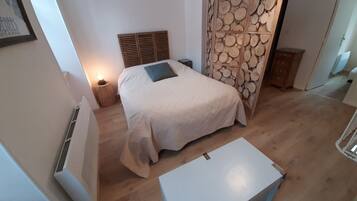 2 slaapkamers, een strijkplank/strijkijzer, gratis wifi