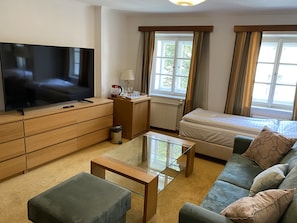 TV, Netflix, streaming services