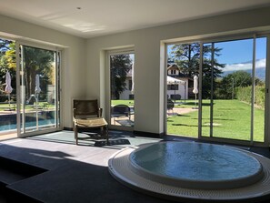 Sauna, Whirlpool, klassische Massagen, Sportmassagen, Massageanwendungen