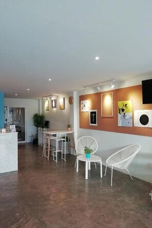Lobby - Bed n Bev (Pattaya)