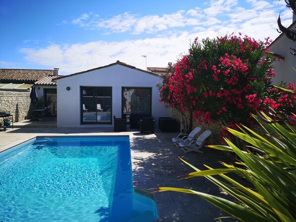 Outdoor pool, a heated pool