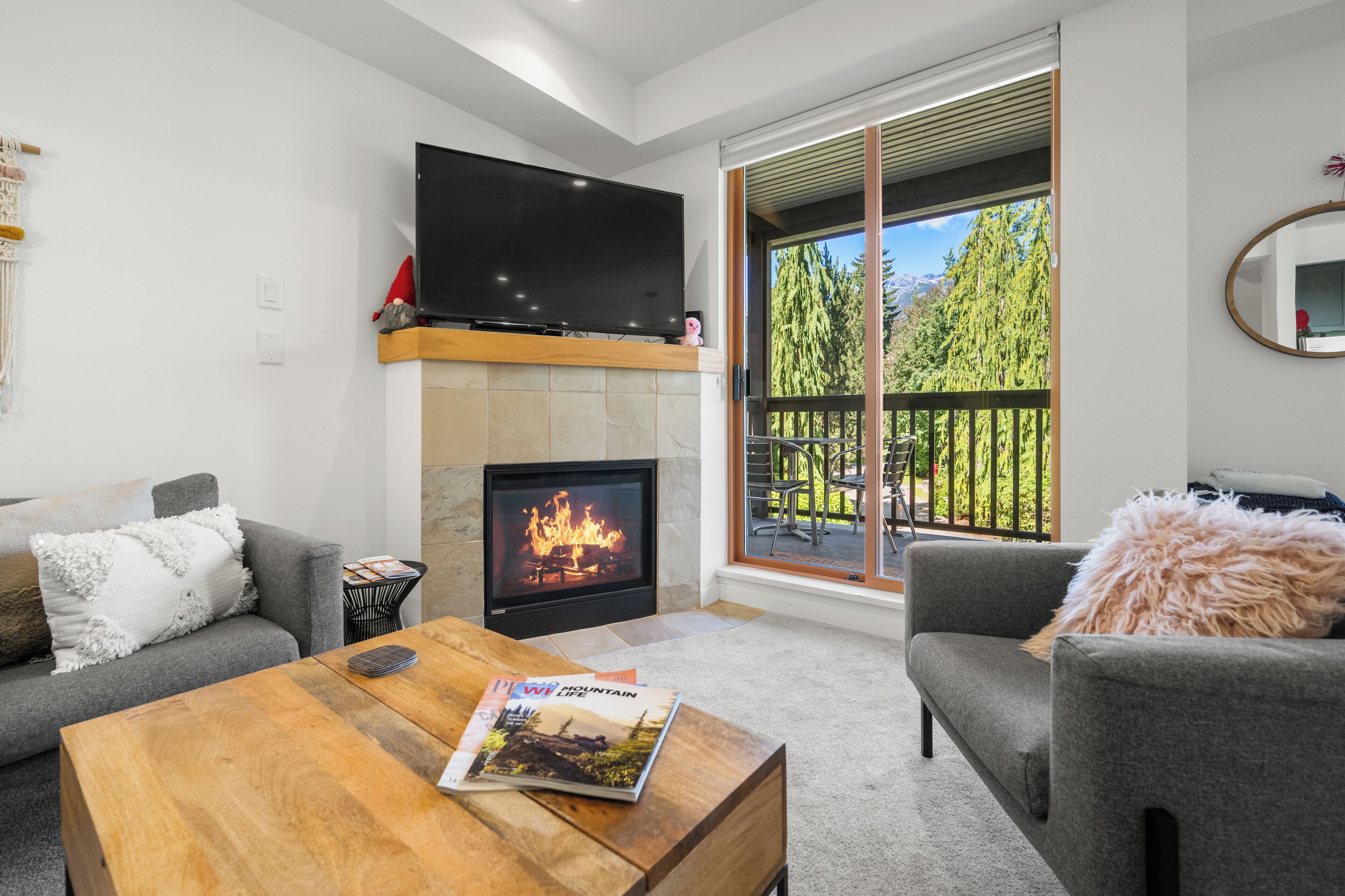 Condo, 2 Bedrooms, 2 Bathrooms (11) | Living area | 40-inch flat-screen TV with cable channels