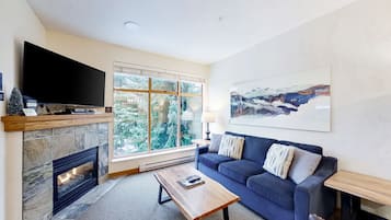 Condo, 2 Bedrooms, 2 Bathrooms (71) | Living area | 40-inch flat-screen TV with cable channels