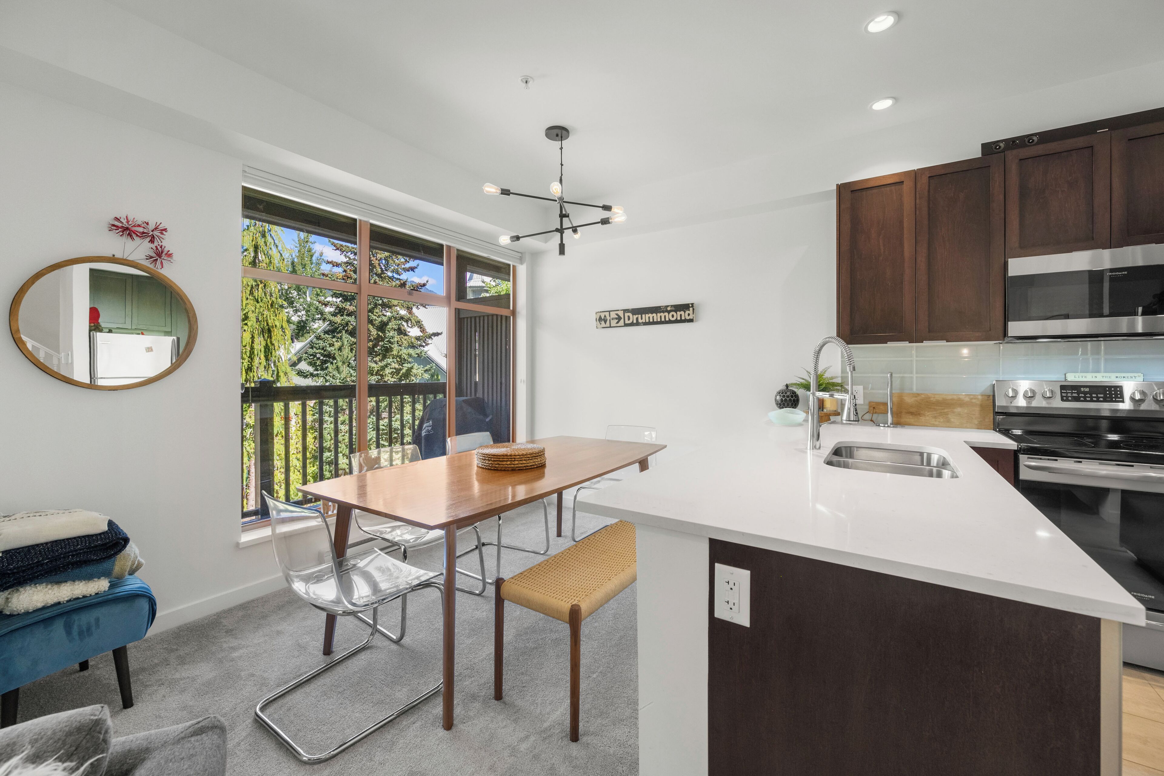 Condo, 2 Bedrooms, 2 Bathrooms (11) | In-room dining