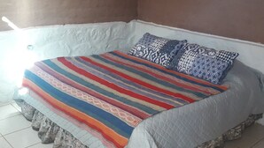Double Room | Laptop workspace, soundproofing, free WiFi, bed sheets - Hostal Casa Buenavista (San Pedro de Atacama)