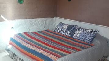 Double Room | Laptop workspace, soundproofing, free WiFi, bed sheets