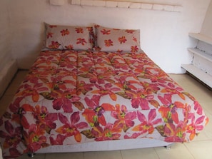 Double Room | Laptop workspace, soundproofing, free WiFi, bed sheets
