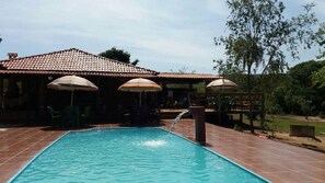 Innenpool, Außenpool