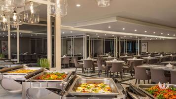Daily buffet breakfast (SAR 50 per person)