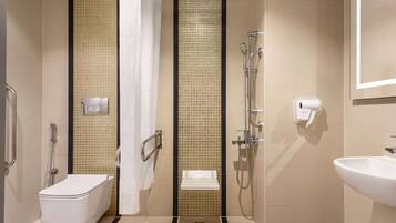 Un baño moderno con inodoro, ducha y lavamanos.