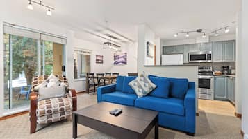 Sunpath 23 | Living area | Flat-screen TV, fireplace