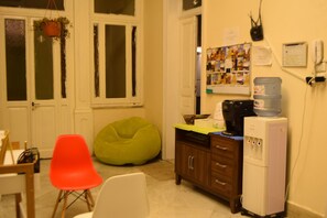 Lobby sitting area - City Guest House (Tripoli)