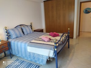 2 habitaciones, tabla de planchar con plancha, wifi y ropa de cama 