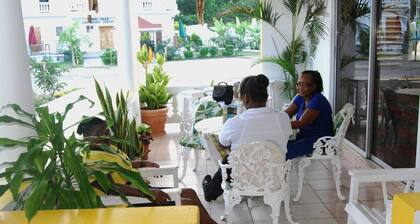 Global Villa Hotel Sea Front, family-friendly villa with air conditioning and hot water