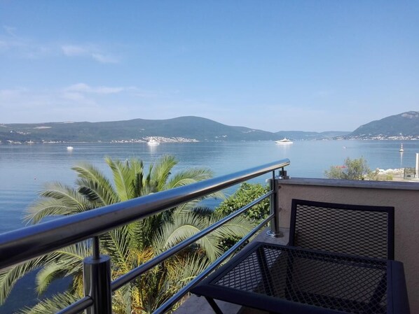 Comfort Apartment, Sea View | Balcony