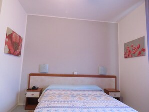 Desk, free WiFi, bed sheets - Hotel Marta Forlì (Forlì)