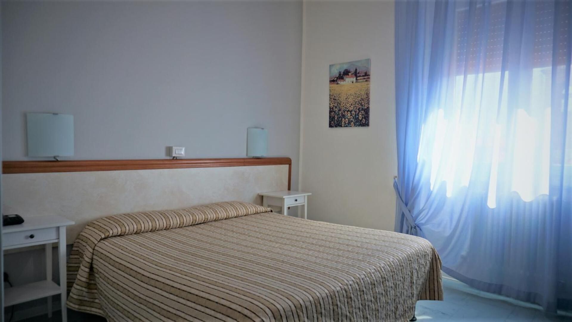 1 bedroom, desk, free wifi, bed sheets