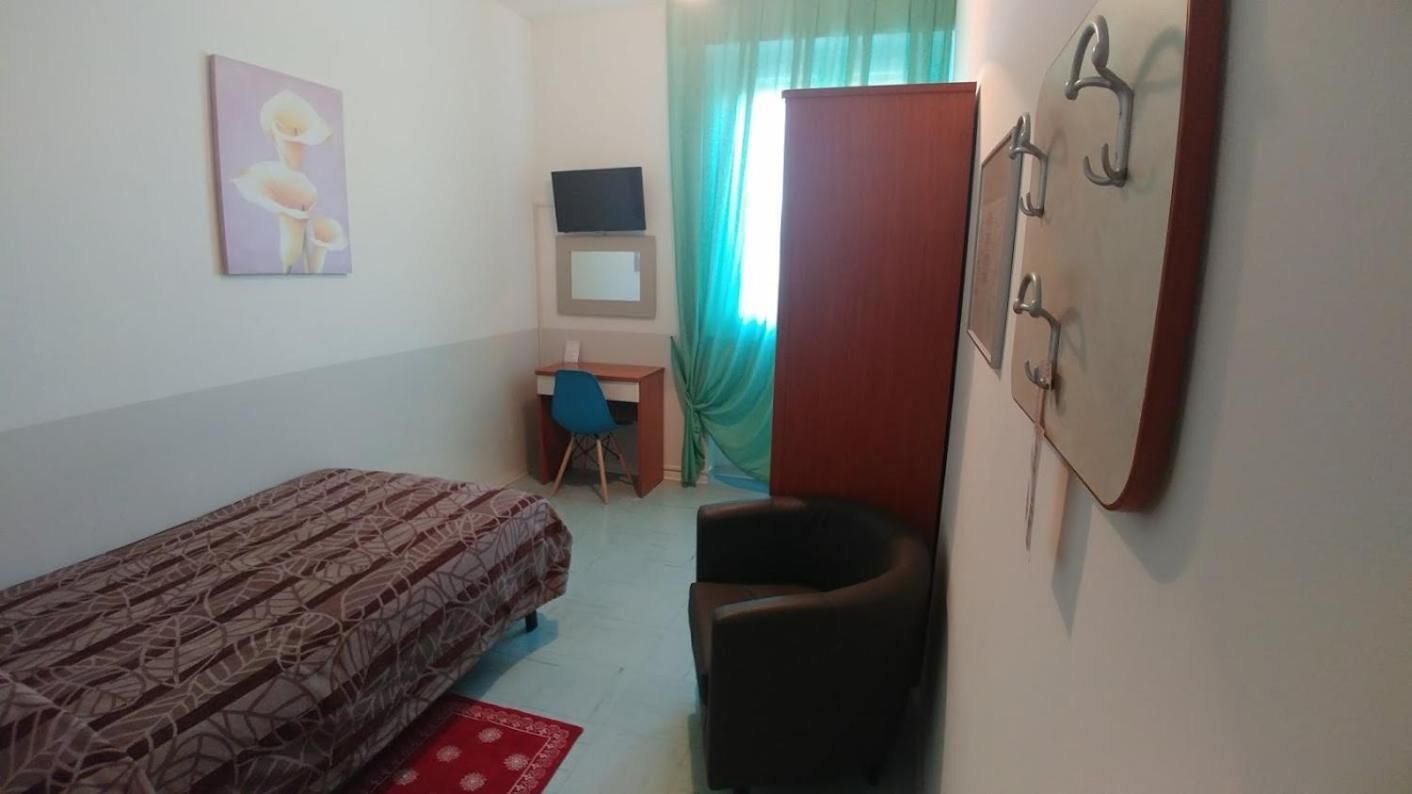 1 bedroom, desk, free wifi, bed sheets